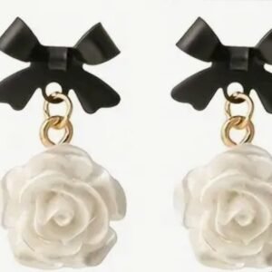 Σκουλαρίκια με σχήμα άσπρο τριαντάφυλλο